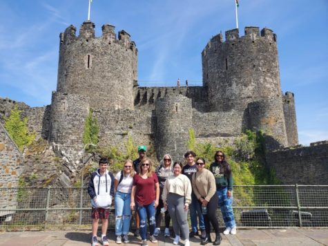RA student group stands in front of Conwy Castle in North Wales.