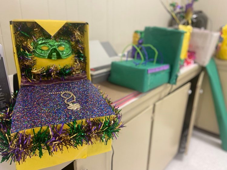 Sixth+graders+created+Mardi+Gras+floats+out+of+shoeboxes.+