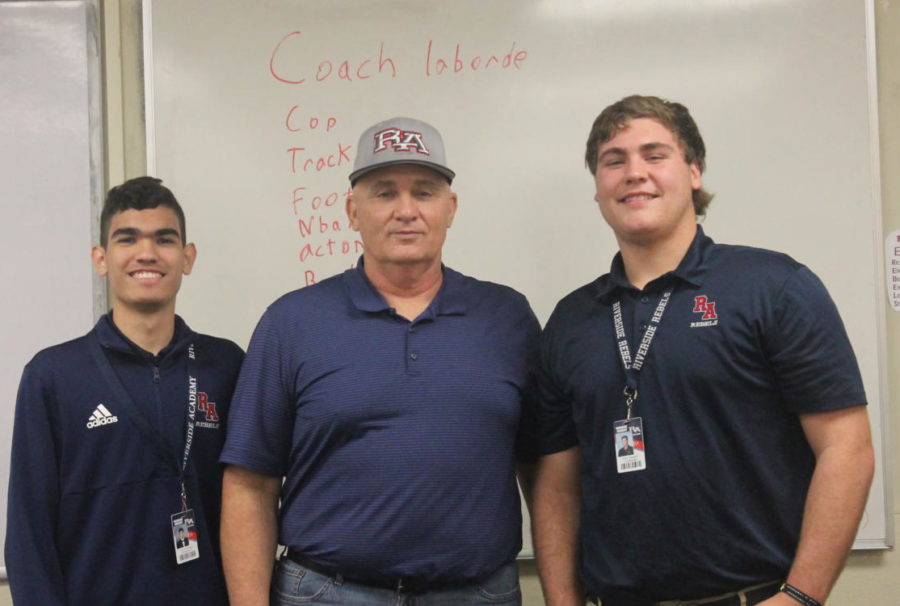 Coach+Craig+Laborde%2C+middle%2C+talks+about+his+many+careers+and+his+favorite+foods+with++Enrique+Delgado%2C+left%2C+and+Noah+Trepagnier%2C+right.+