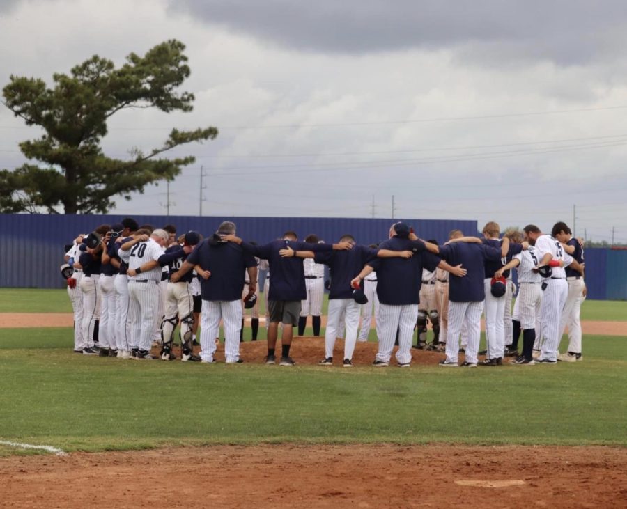 The Rebels gathered in prayer with Houma Christian on April 15