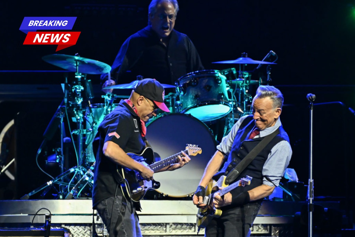 Bruce Springsteen addresses the White House and announces a protest festival